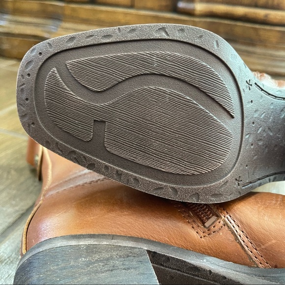 NWOT Franco Sarto Hard Finished Leather Boots 2in heels, side zip, brown - Picture 4 of 14